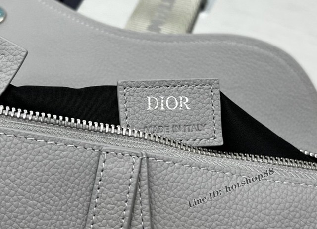 Dior專櫃2022新款男包 刺繡“Christian Dior 1947”迪奧馬鞍包胸包挎包 fkd1724